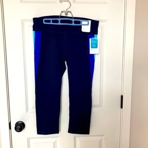 GapFit gfast capris NWT L